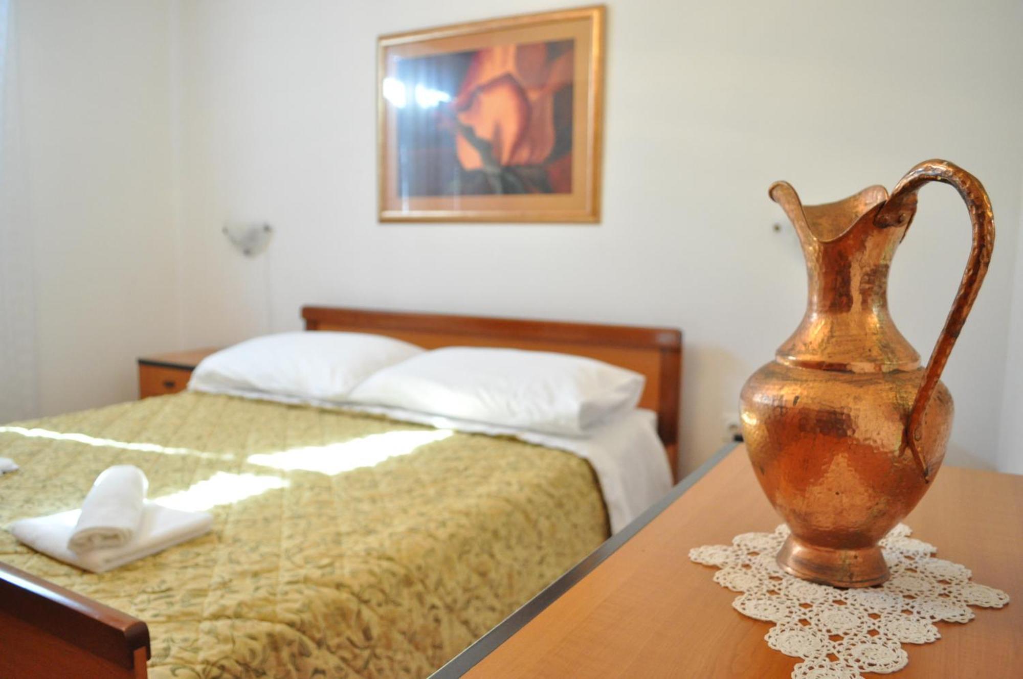 Apartman Ostrea *** Bale Εξωτερικό φωτογραφία